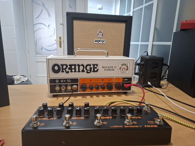 Orange Rocker 15 Terror + Pantalla Orange ppc 112 (negra) + Nux Cerberus