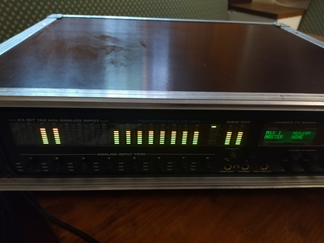 INTERFACE MOTU 896 MKIII HYBRID con thon rack de 2u, microfono Bheringer  de calibración y manguera xlr 8