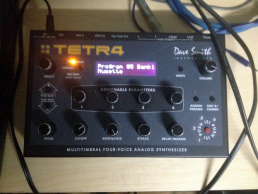 Sintetizador DSI Tetra