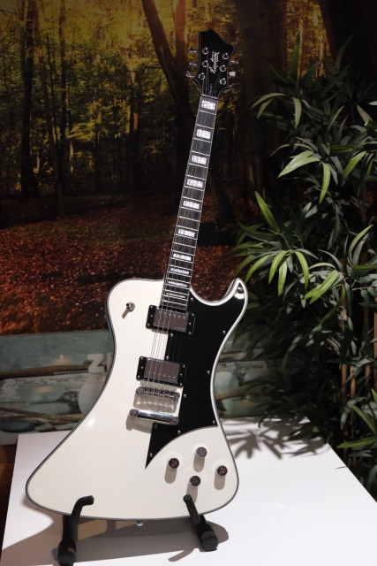 Hagstrom FANTOMEN Blanca + Estuche Original