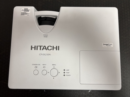 3 Proyectores Hitachi 2.700 lumens
