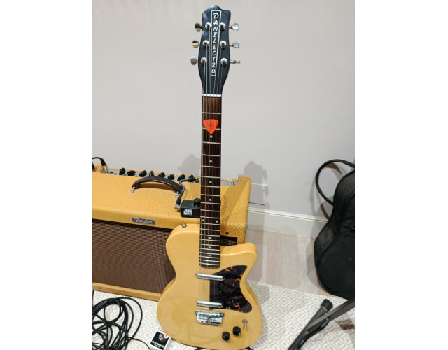 Danelectro U2 Reissue. Impecable