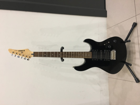 Guitarra eléctrica Yamaha ERG 121