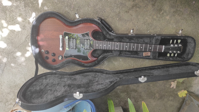 Gibson SG Special 2008 con estuche original.