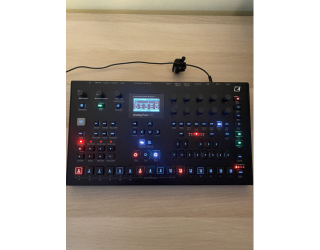 Analog Four Mk2 - Negra