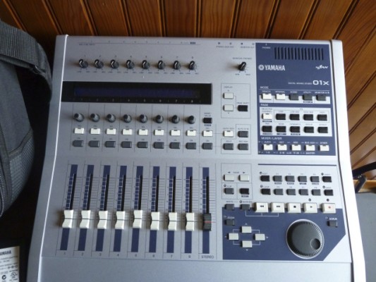 o Cambio: Yamaha 01x (Mesa, interfaz audio, controladora)