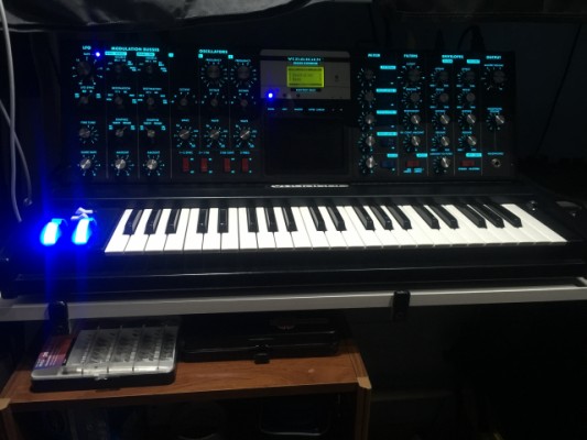 MOOG VOYAGER ELECTRIC BLUE + EXTRAS