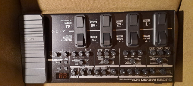 pedalera multiefectos boss me90