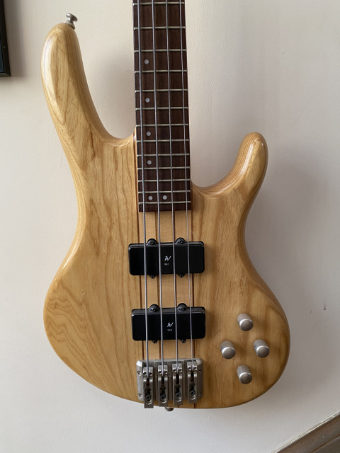 Bajo Washburn RB4000