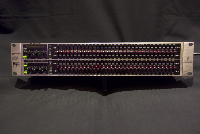 Ecualizador Behringer FBQ 3102