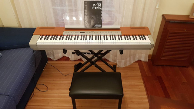 Piano digital Yamaha P-120
