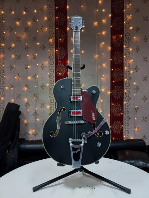 Preciosa y rara Gretsch Electromatic Rat Rod negro mate