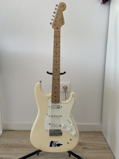 Ed o’brien fender signature