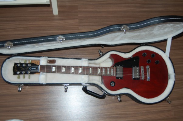 Varias Guitarras: Gibson, Fender, Ibanez...