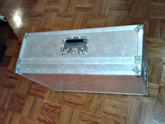 Flycase y pedales de volumen