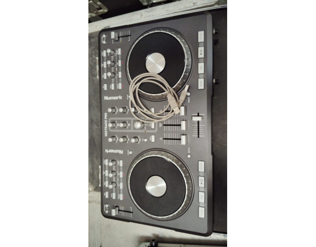 Controlador para DJ Numark Mixtrack Pro