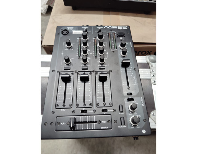 Mesa de sonido Akiyama MC E2