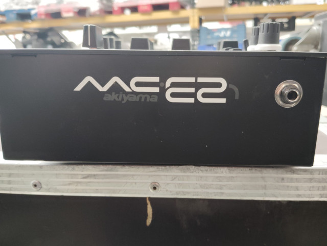 Mesa de sonido Akiyama MC E2