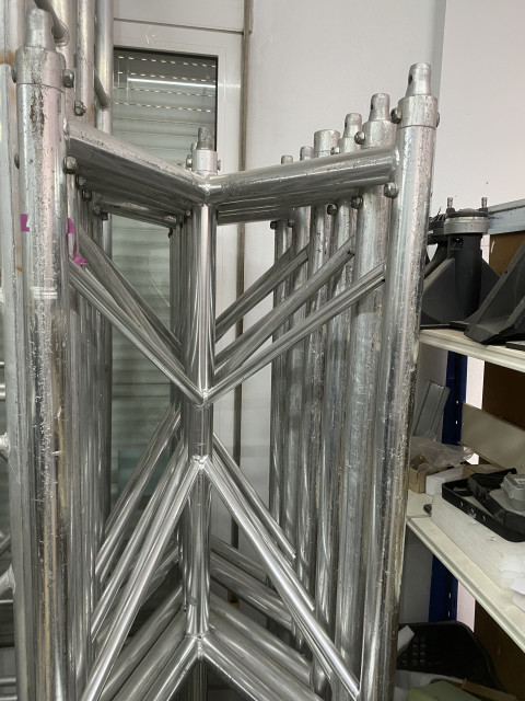 Truss apilable