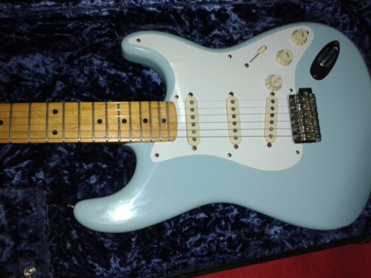 Fender stratocaster danphe blue