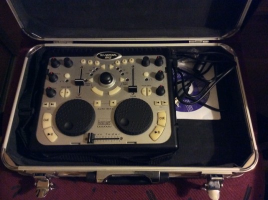 Mesa DJ Hércules mp3+tarjeta de sonido+maletín y cables