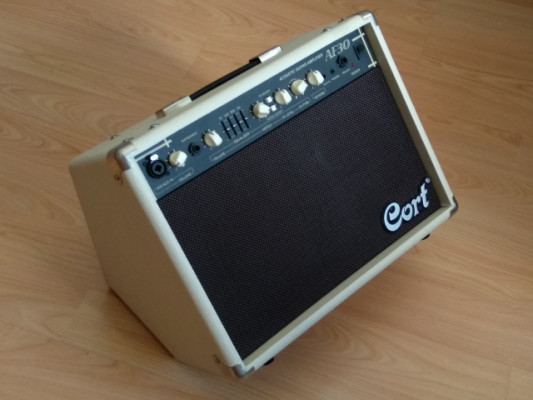 Amplificador Cort AF30 para guitarra acústica