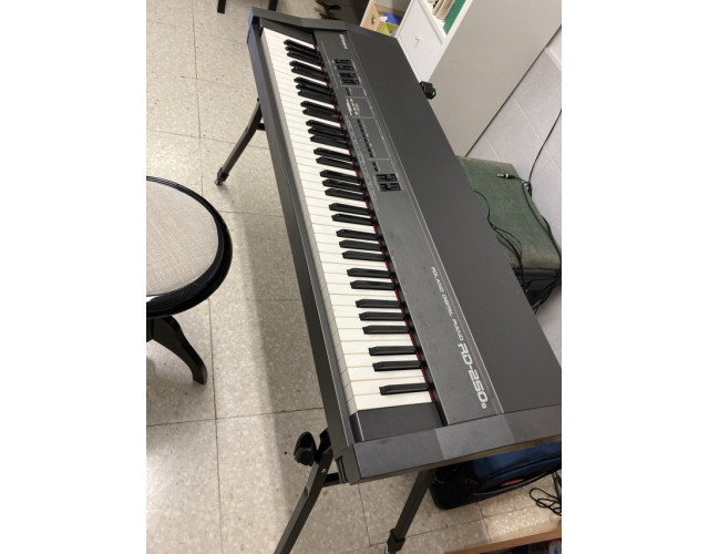 Piano Roland RD250