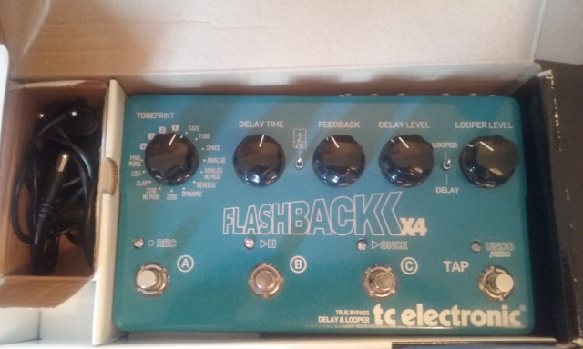 TC Electronic Flashback X4 o cambio