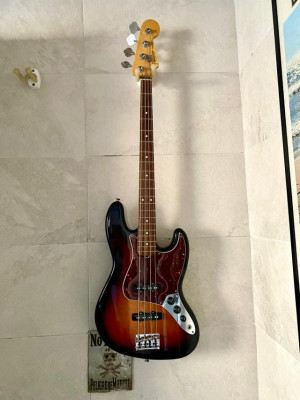 Bajo Fender Jazz Bass americano Sunburst 2015 impecable.