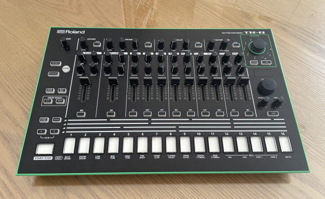 Roland TR-8 Aira