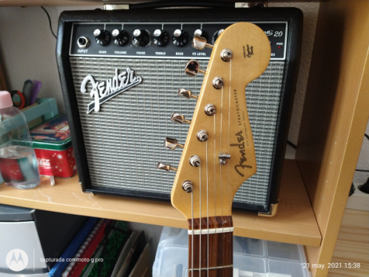 Fender stratocaster  réplica Robert Cray