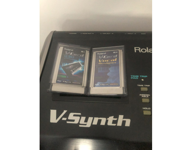 Roland V-Synth mk1 v2 con los 2 cards (VC1-D50 y VC2 Vocal Designer)