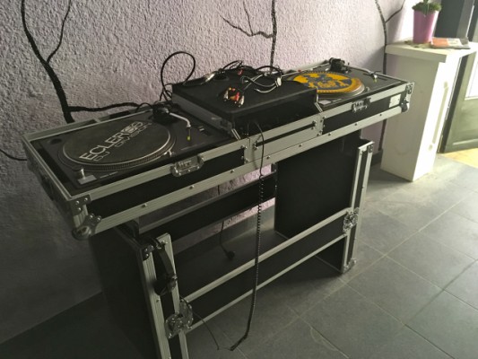 DJ Pro / 2 Technics, behringer Mixer , Traktor, Interface & Flycase