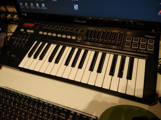 Teclado midi Roland A-300 PRO