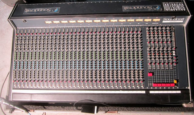 SOUNDCRAFT 500 - Mesa de mezclas 32-12