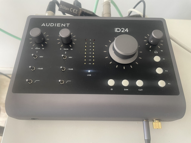Audient id24