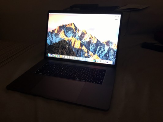 Macbook Pro 15 pulgadas con Touch bar nuevo + Apple Care