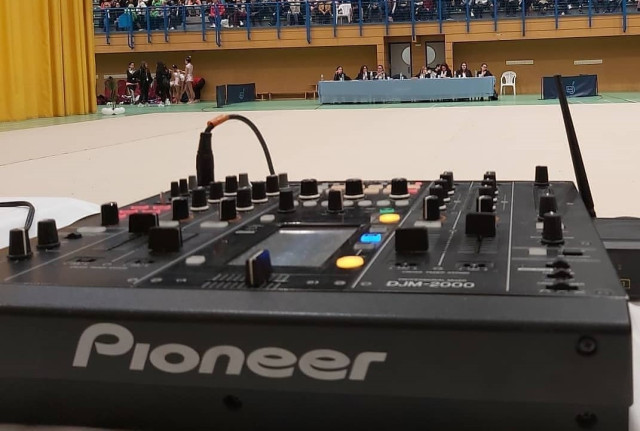 Vendo Pioneer DJM2000 Mesa Mezclas DJ. + flightkey
