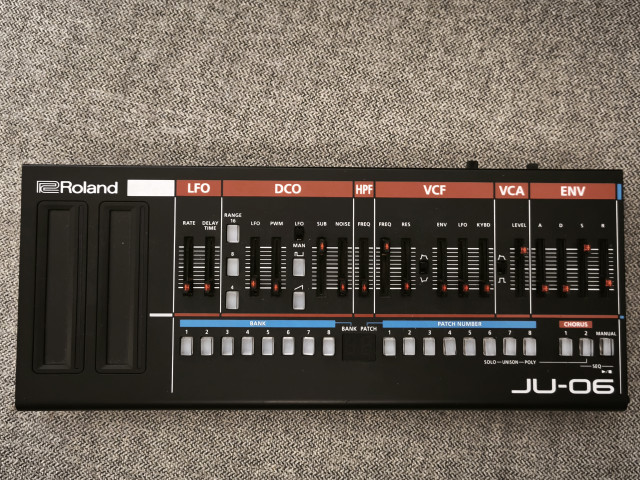 Sintetizador Roland JU-06 Boutique