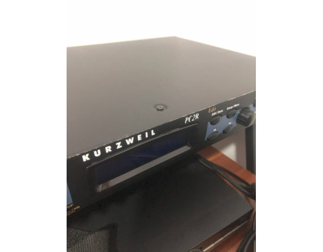 Kurzweil PC2-R con fuente Kurzweil