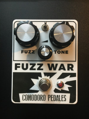 FUZZ WAR Clon by Comodoro Pedales