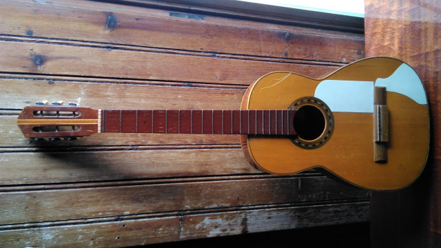 Guitarra flamenca antigua ROCA para reparar