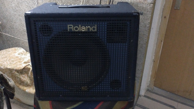 Amplificador para piano digital Roland KC-550