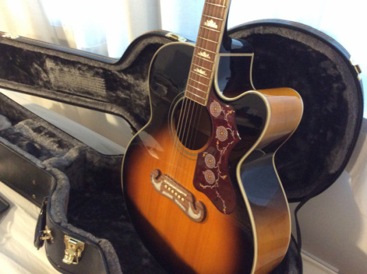 Guitarra Epiphone Jumbo J-200 EC