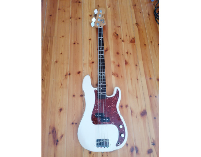 Bajo Fender Precision MIM Heavy Relic