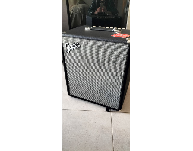Vendo ampli de bajo Fender y bajo Ibanez.