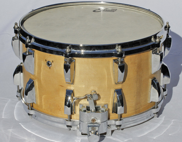 Caja Aria 14" x 8" reacondicionada, con aros Pearl MasterCast