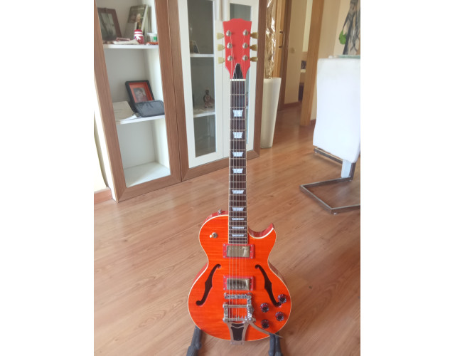 Vendo Expectacular Guitar de Luthier Tipo Gibson de Semicaja