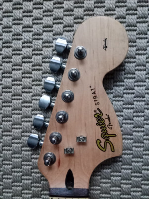 Squier by Fender Affinity Strat mastil con clavijero