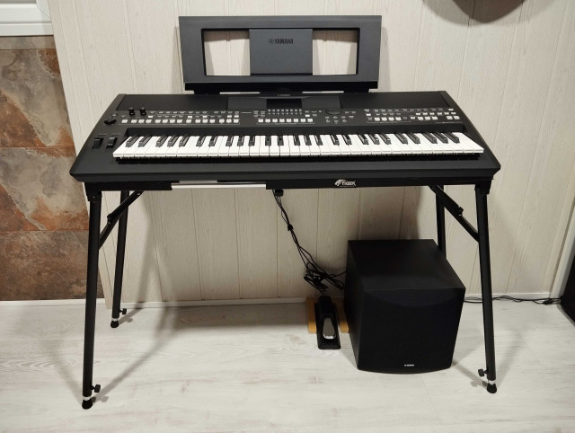 Teclado Yamaha PSR-SX600 + Yamaha KS-SW100